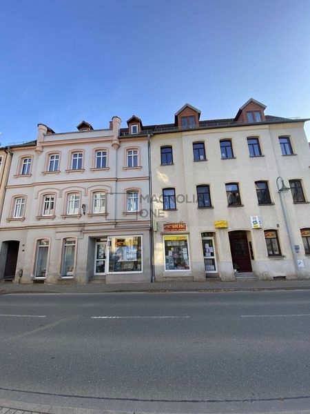Geräumig & gut gelegen: 4-Zimmer-Wohnung im 2. OG in Gößnitz
